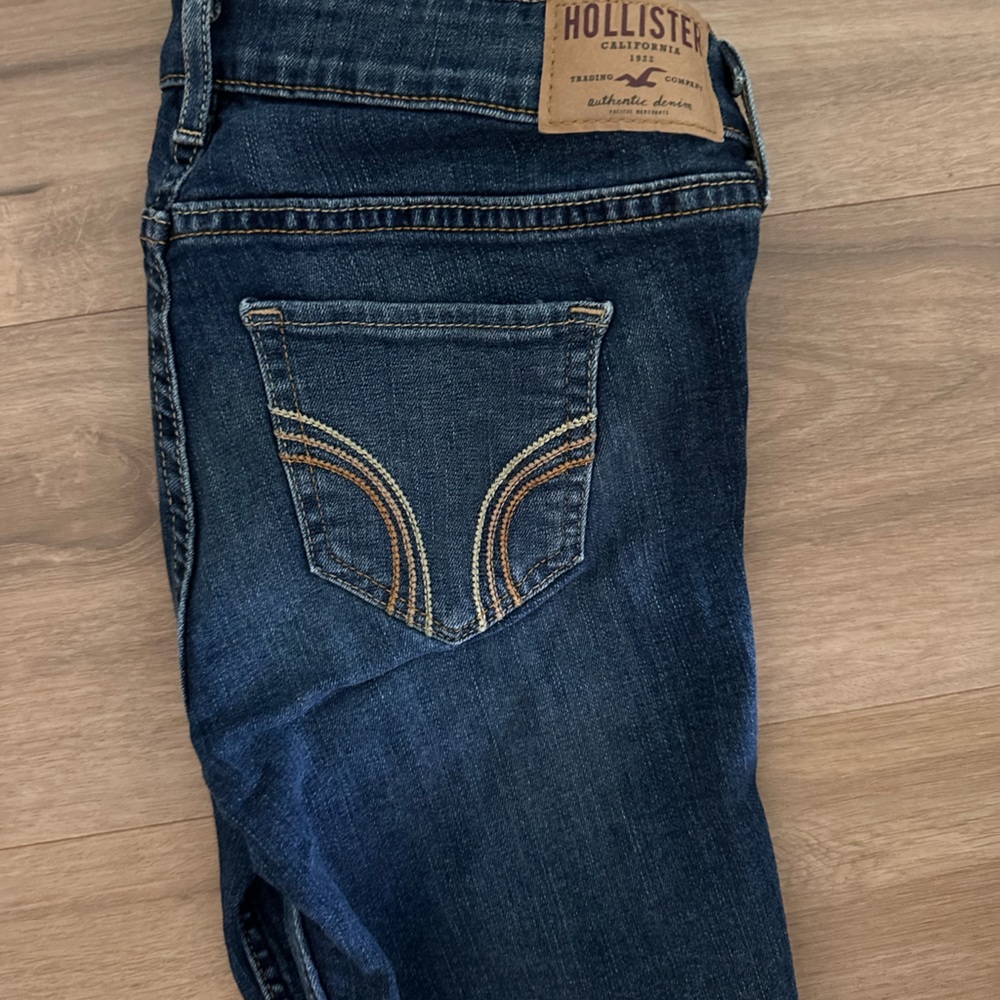 Hollister size 5 boot cut jeans pilling at bottom play condition